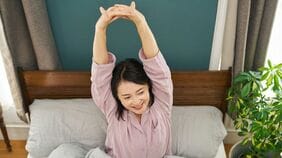 ｢夕方になると頭が働かない｣｢疲れが取れない｣…現代人の脳を疲弊させる《誰もが無意識にやっている習慣》の正体