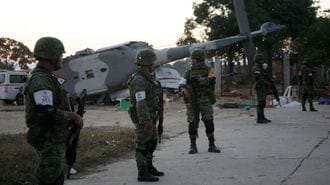 メキシコ､軍用ヘリ墜落で13人死亡の大惨事