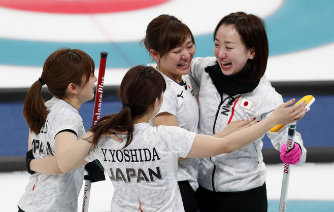 カーリング女子､日本が銅メダルを獲得
