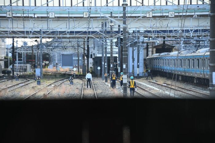 線路上に立たされたマネキン