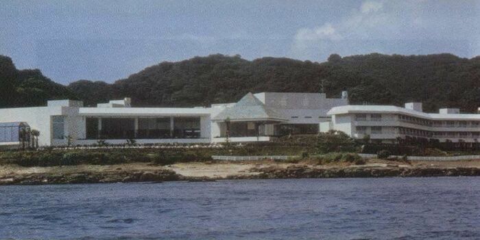 海からみた観音崎京急ホテル（開業当時）