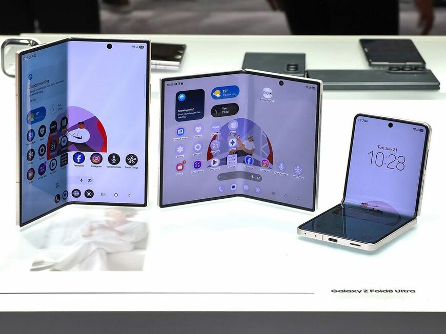 サムスンの現行3モデル。折りたたみスマホの形状も増えた