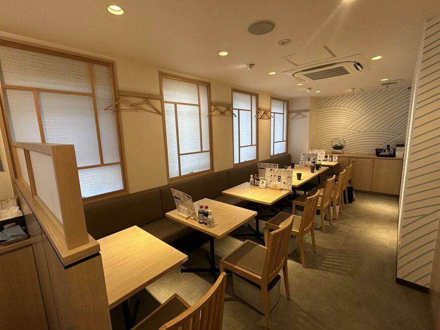 「魚がイチバン 九段靖国通り店」の内観（筆者撮影）