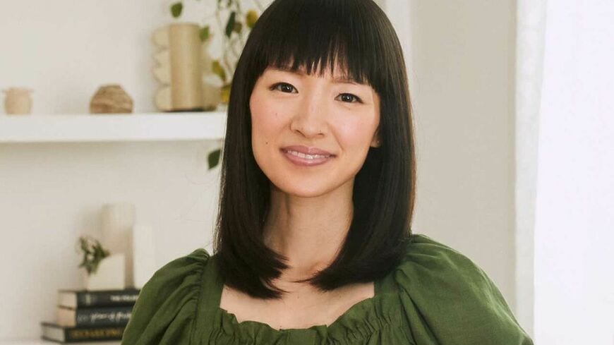 近藤麻理恵さん（レッスン動画『【永久保存版】こんまり片づけ動画レッスン全集by近藤麻理恵』PR記事より）