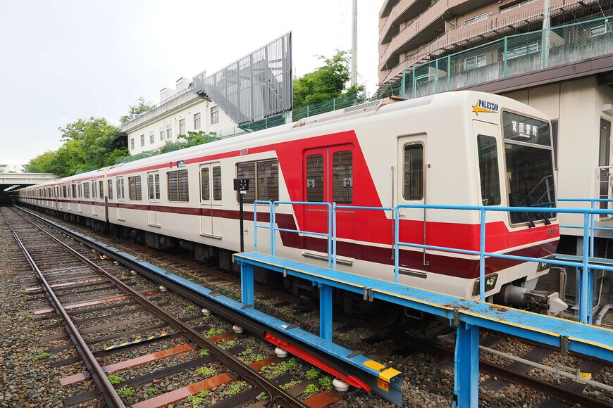 8000形は7編成が登場。2026年時点では3編成が残存する（撮影：伊原薫）