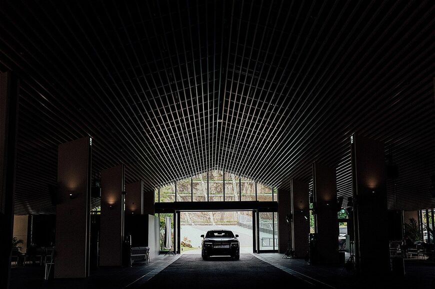 ロールス・ロイス「ブラック・バッジ・スペクター」（写真：ロールス・ロイス・モーター・カーズ）