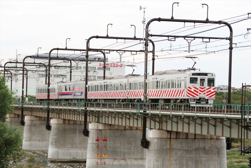 6000系を改造した事業用車のデワ600形（撮影：南正時）