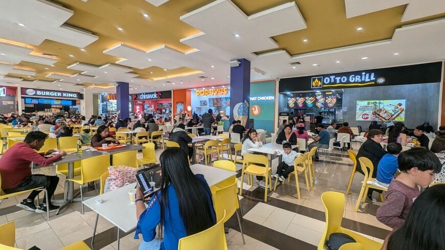 ペルーのフードコート