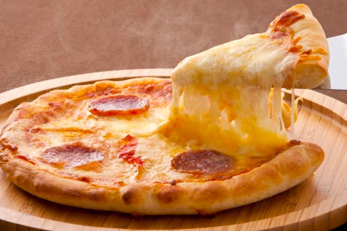 某ファミレス 人気ピザ とチーズの裏側 外食 東洋経済オンライン 経済ニュースの新基準