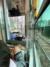 運よく運転席のすぐ後ろの席に着席。運転士さんの手元を間近に眺められて、息子はまたも大興奮！