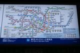 東京メトロの路線図・運賃表（記者撮影）