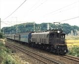 東北本線の蒲須坂付近を走るEF57形牽引の上野行き普通列車（撮影：南正時）