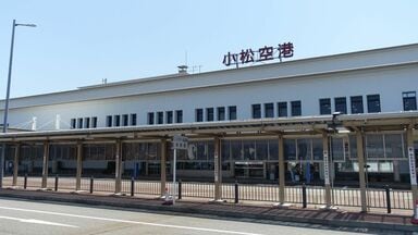 新幹線との競合で主要路線の需要が半減した石川･小松空港､韓国や香港への積極営業で生き残りと成長を図る