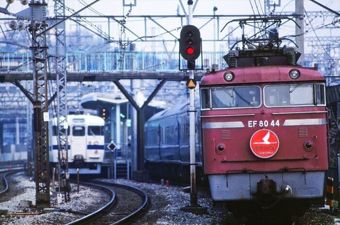 EF80形電気機関車が牽引する「ゆうづる」