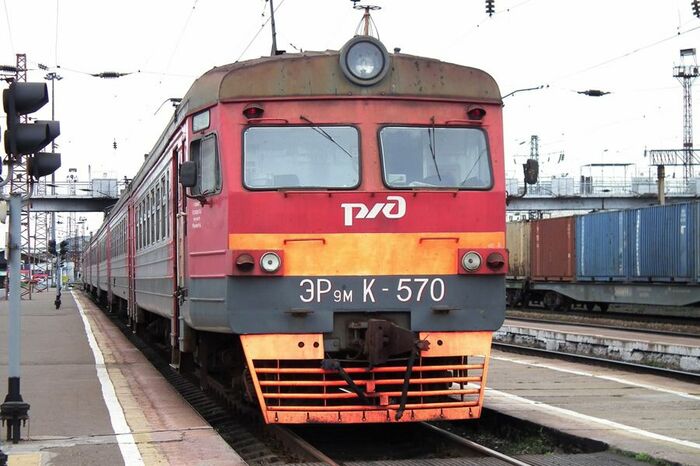 ウスリースク駅に到着したエレクトリーチカ