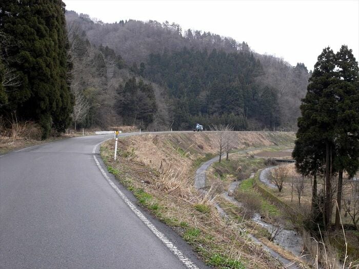 かつて蒸気機関車が走った葉原付近の線路跡