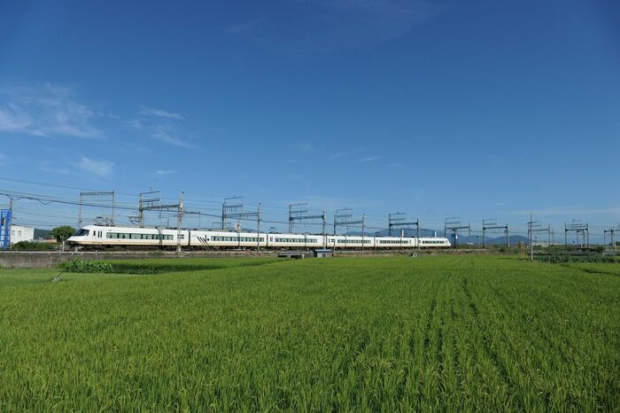 伊勢中川駅付近を走るアーバンライナー・プラス