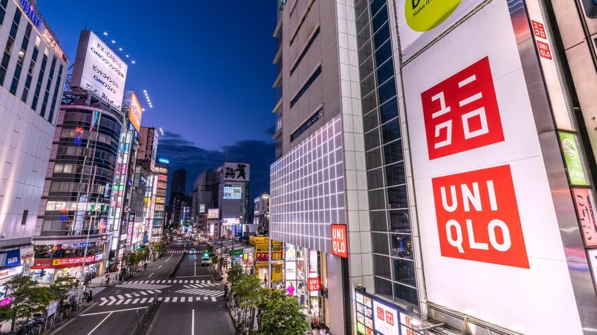 ユニクロ賃上げのカラクリをひも解きます（写真：Ryuji／PIXTA）