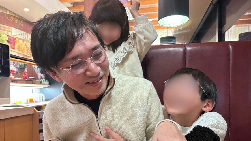 子どもとの時間を楽しむ河野さん（写真：河野さん提供）