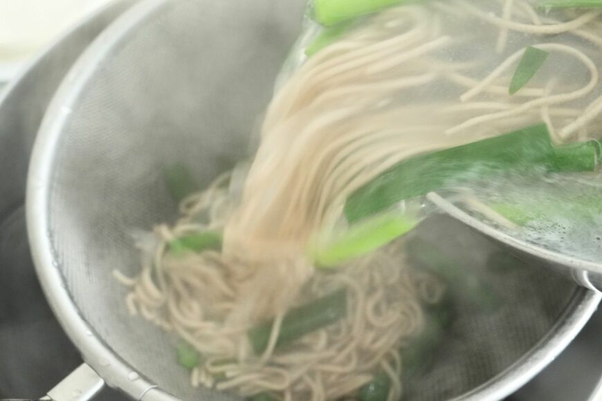 ザルにボウルをかませるといいでしょう