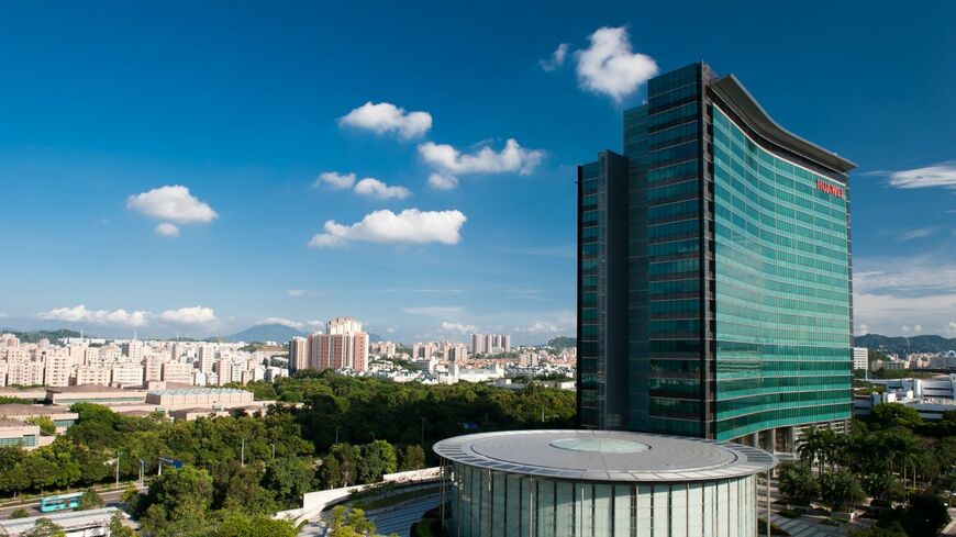 ファーウェイはアメリカ政府の制裁を克服するため、研究開発費を大幅に増やしている。写真は広東省深圳市の研究開発センター（同社ウェブサイトより）