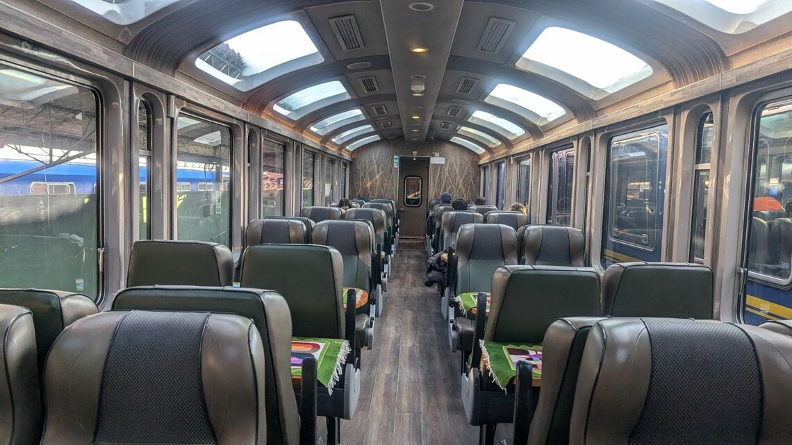 ペルーレイル、ビスタドームの車内