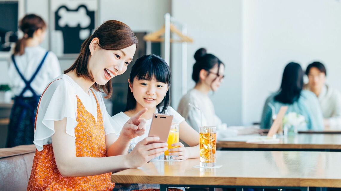 SNSに親が子どもの写真や私生活上の事柄を公表することが多くなっていますが、法的な問題やトラブルのもとになることも(写真:takeuchi masato/PIXTA)