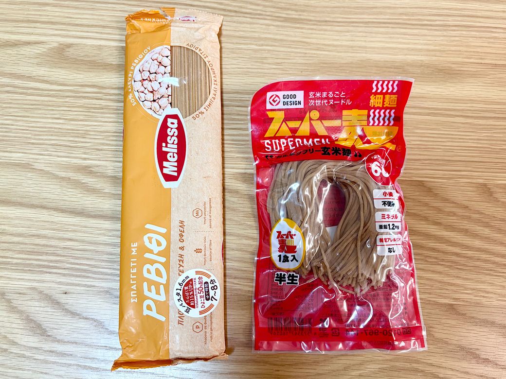 左が大豆麺で、右が玄米麺（写真：筆者提供）