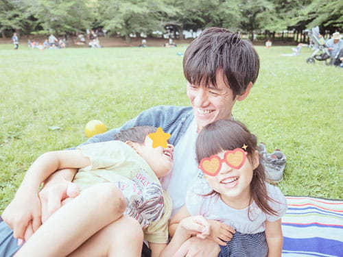 転職前の余裕のない暮らしとは打って変わって、家族との時間を持つこともでき仕事も私生活も充実しているという（写真：館野氏提供）