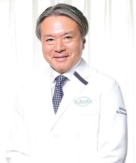 くぼた・りょう／医師、医学博士、窪田製薬ホールディングスCEO 慶応義塾大学医学部卒業。慶応大医学部客員教授、アメリカNASA HRP研究代表者、アメリカシンクタンクNBR理事などを歴任。虎の門病院勤務を経てアメリカワシントン大学助教授。2002年創薬ベンチャー・アキュセラを創業。2016年窪田製薬ホールディングスを設立し、本社を日本に移転。アキュセラを完全子会社とし、東証マザーズに再上場。「エミクススタト塩酸塩」においてスターガルト病および糖尿病網膜症への適応を目指し、アメリカFDAからの研究費を獲得し研究開発を進めているほか、在宅医療モニタリングデバイスや、ウェアラブル近視デバイスの研究開発を行っている（撮影：梅谷秀司）