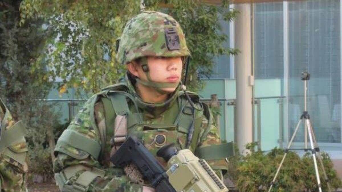 【最終値下げ】自衛隊　迷彩腰バック2点　シャツ4点　革手2点セット