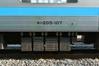 床下には抵抗器など旧式の走行機器が並ぶ