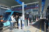 淡海LRT 停留所のICカード乗車券リーダ、手前が乗車用、奥が降車用（筆者撮影）
