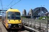 ハーバーブリッジ（道路との併用橋）を渡ってノース･シドニーへ（筆者撮影）