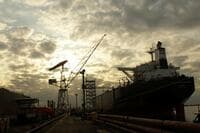 「大氷河期」迎えた海運・造船 膨大な新船、運賃は暴落