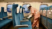 そこまでやる？新幹線の｢コロナ対策｣初公開 車両基地内で消毒､乗務員も巡回中に消毒