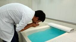 温泉地の｢情緒｣を香りに!? 半年かけて最大100種類の香料を組み合わせる"入浴剤の調香師"､その知られざる仕事に密着