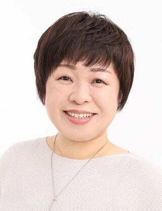 野坂祐子（のさか・さちこ）大阪大学大学院 人間科学研究科 臨床教育学講座 教育心理学分野 教授、臨床心理士、公認心理師専門は発達臨床心理学。お茶の水女子大学大学院 人間文化研究科 人間発達科学専攻 博士後期課程（単位取得後退学）、人間学博士（武蔵野大学大学院）。2004年大阪教育大学 学校危機メンタルサポートセンター講師、09年より同センター准教授。13年大阪大学大学院 人間科学研究科 臨床教育学講座 教育心理学分野 准教授。23年より現職。一般社団法人日本トラウマティック・ストレス学会理事、一般社団法人もふもふネット理事、一般財団法人日本児童教育振興財団内 日本性教育協会（JASE）運営委員、大阪被害者支援アドボカシーセンター専門支援員など。著書に『トラウマインフォームドケア“問題行動”を捉え直す援助の視点』（日本評論社）など（写真：野坂氏提供）