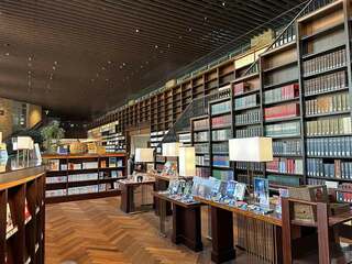 「学びの森」と呼ばれる図書館の蔵書は6万冊