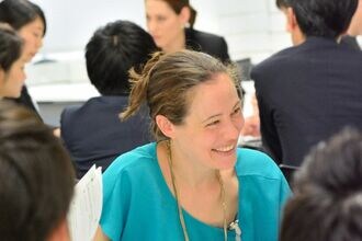 たった数回の研修で“英語の習慣化"を意識付け 企業に支持されるワンナップ英会話の グローバル人材育成術