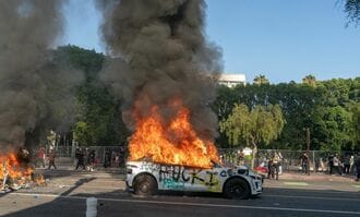 移民摘発巡るロス抗議デモ､全米各地へ拡大－連邦当局は圧力強める