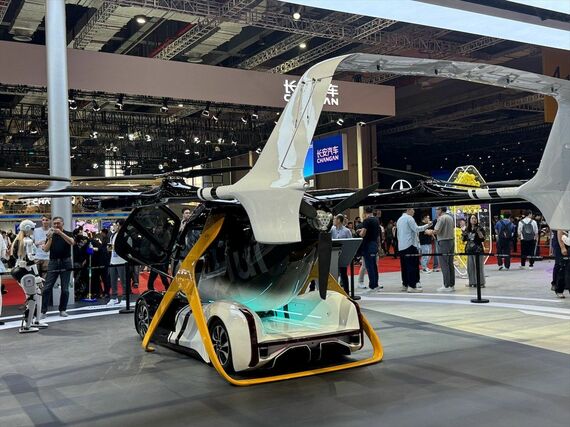 アームの長さを考えると車両のように走行するのは事実上、無理であろう(筆者撮影)