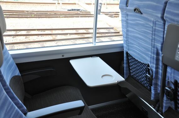 E353 普通車 車内