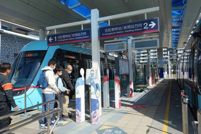 淡海LRT 停留所のICカード乗車券リーダ、