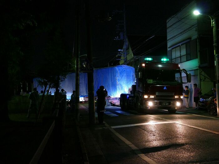 横浜へ向けて出発するデハ230形