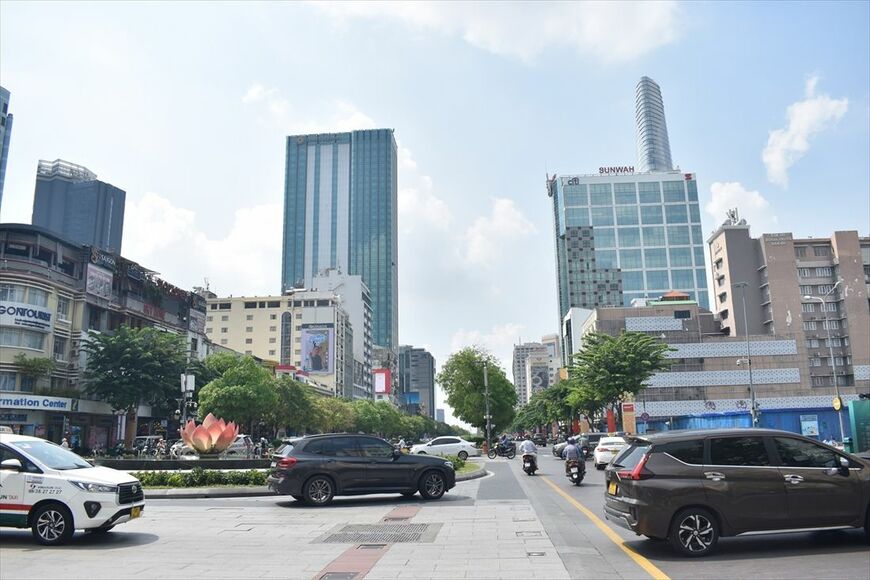 ホーチミン市中心部の風景。この真下をホーチミン1号線が通っている（筆者撮影）