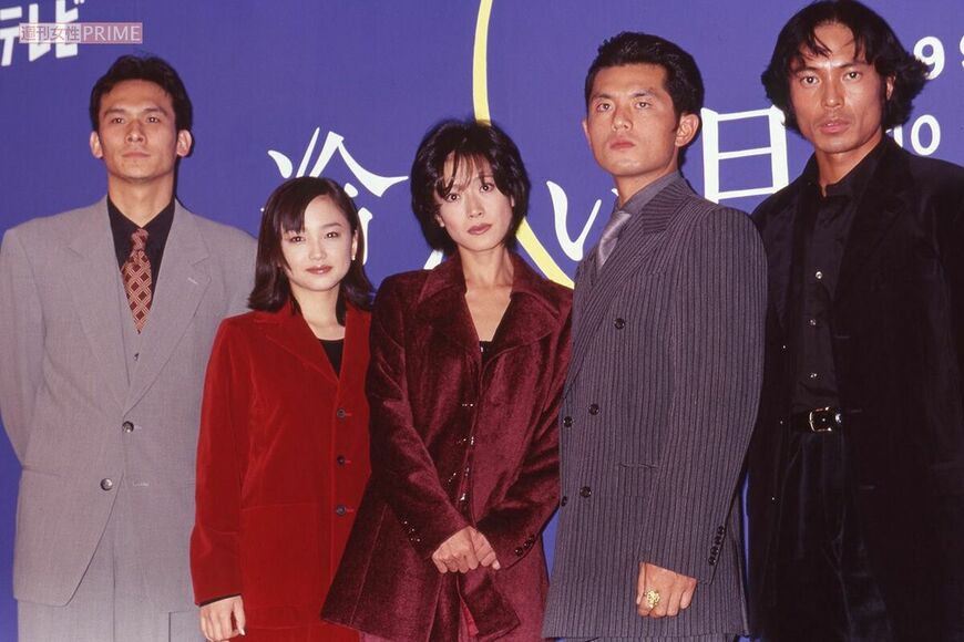 1998年のドラマ『冷たい月』の制作発表。左から伊原剛志、永作博美、中森明菜、的場浩司、唐渡亮