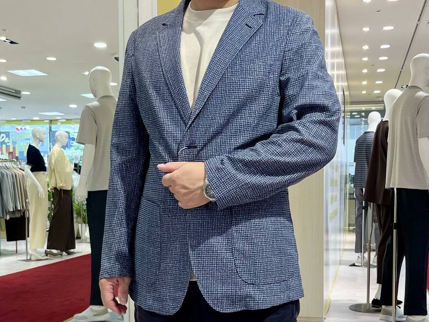カジュアルな型紙でできたオフィスカジュアル専用ジャケット（写真：筆者撮影）