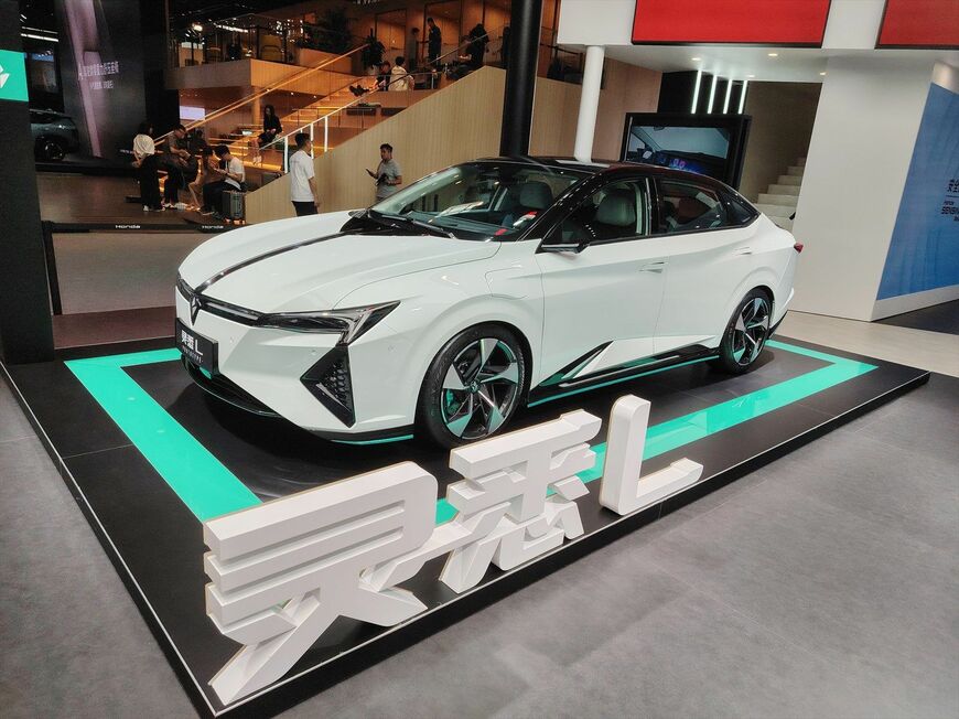 東風汽車と共同開発したBEV、霊悉（リンシー）のプロトタイプモデル（筆者撮影）