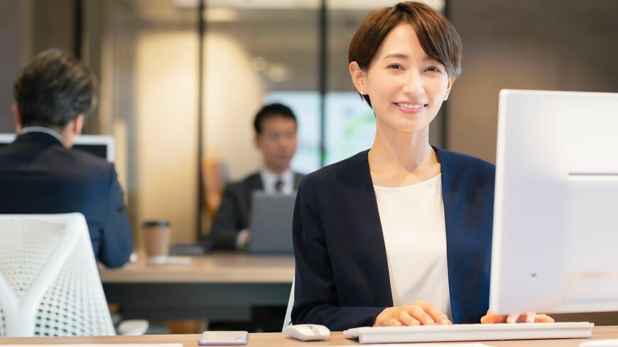 楽しそうに働く女性